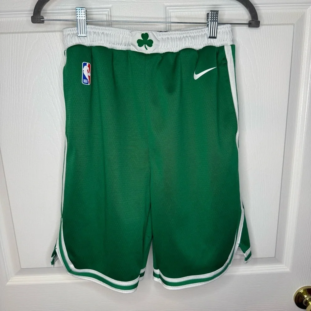 Nike Kids NBA Celtics Green Athletic Shorts Size Large 14/16 GUC